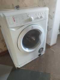 Продам стиральную машину Индезит 10000 в не рабочем состоянии на запст