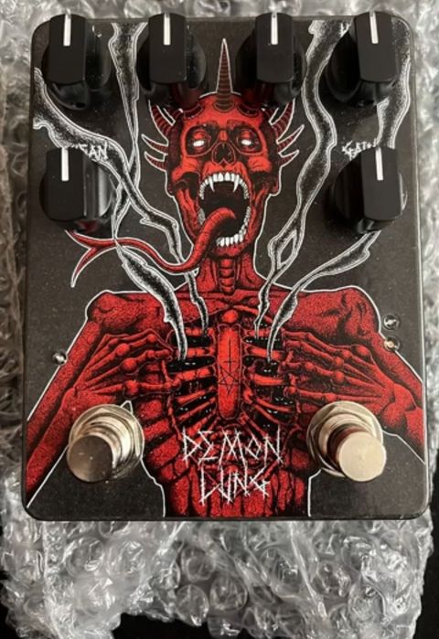 Abominable Electronics Demon Lung fuzz педал за китара и бас