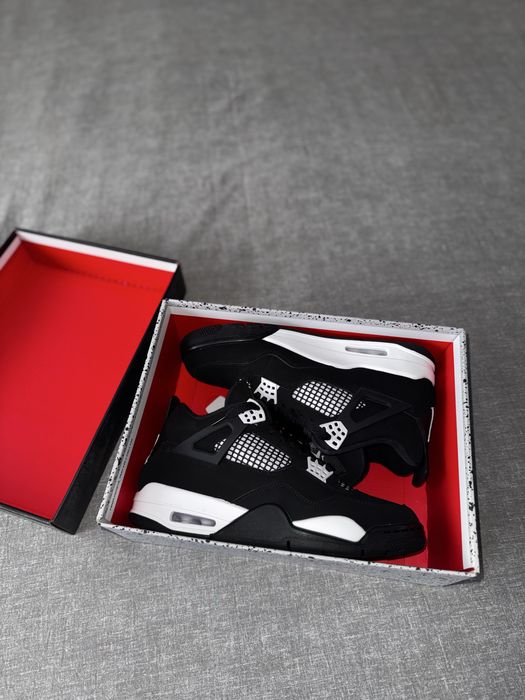 Jordan 4 Retro White Thunder