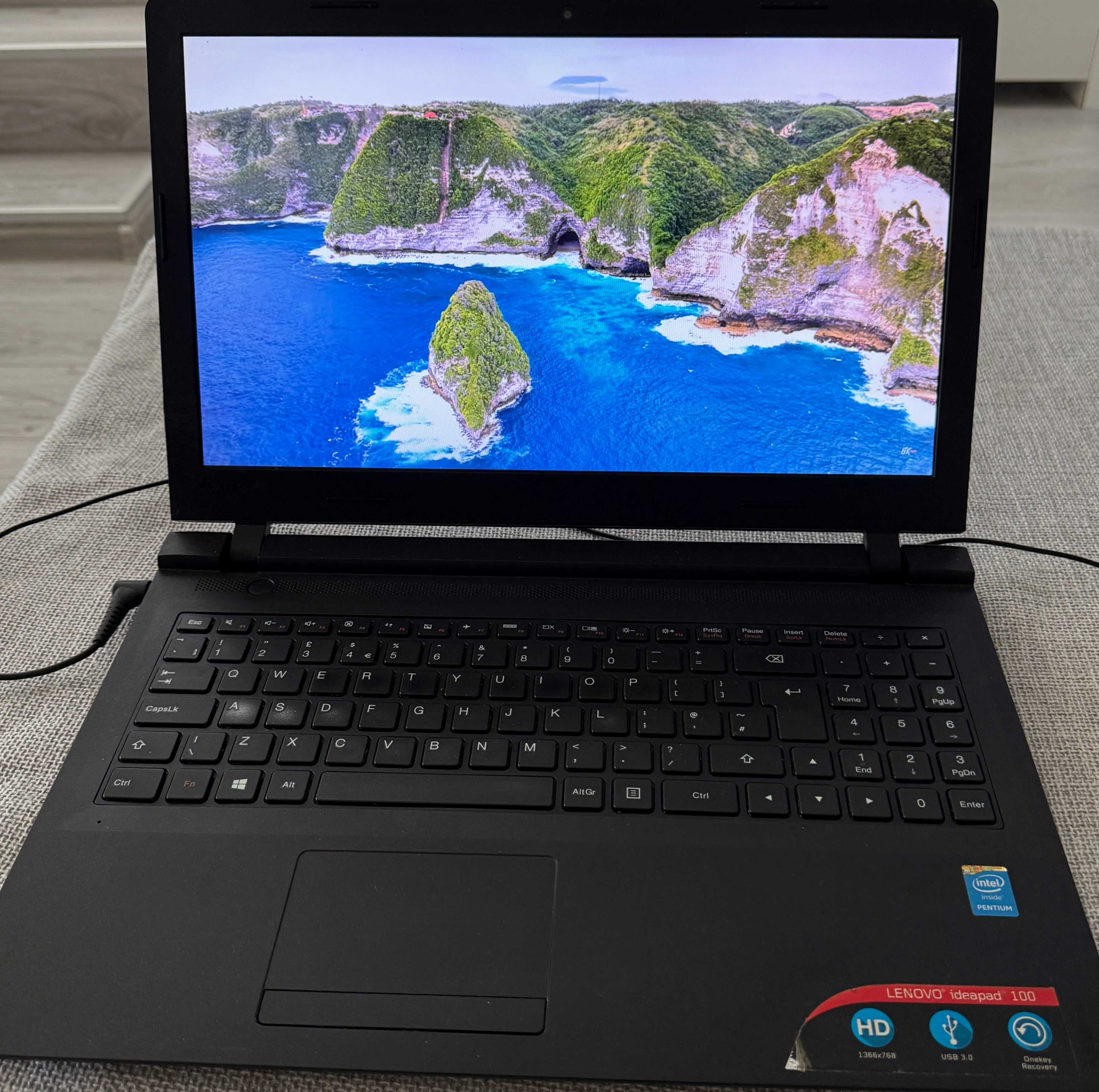 Laptop Lenovo 15" Intel quad-core ieftin si bun