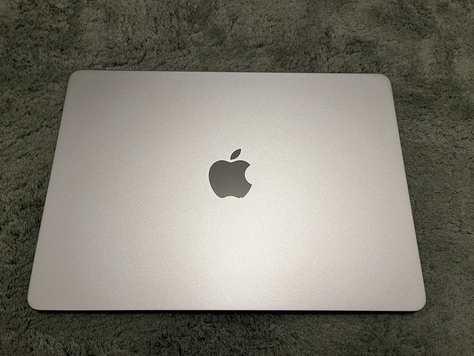 MacBook Air 13.6” M2 (2022) — Silver , 8GB / 256GB SSD, Baterie 100%