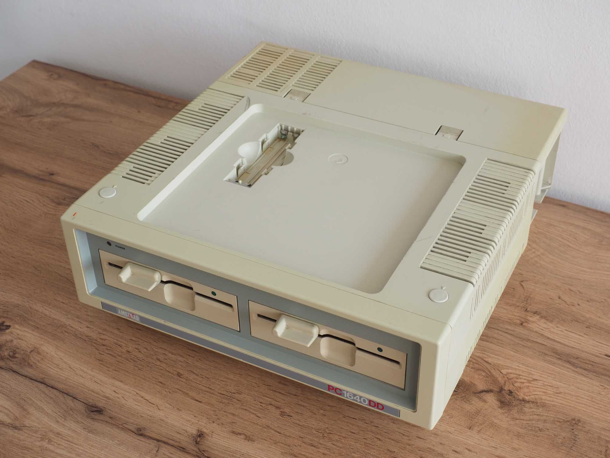 Amstrad PC1640DD, calculator retro, Intel 8086, FDD 5,25, EGA, MS-DOS