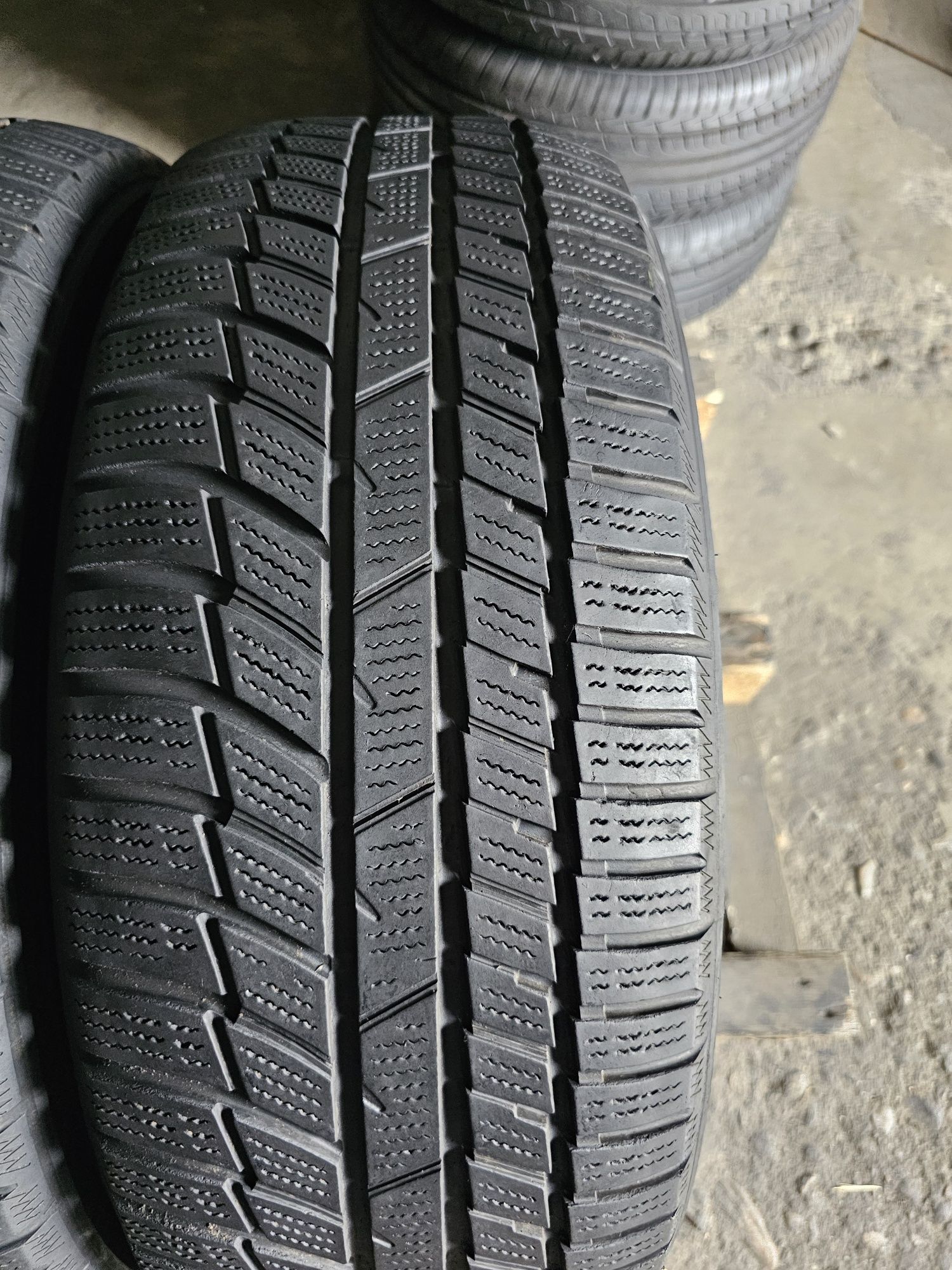 2 anvelope iarna 225 55 18 Toyo 6mm