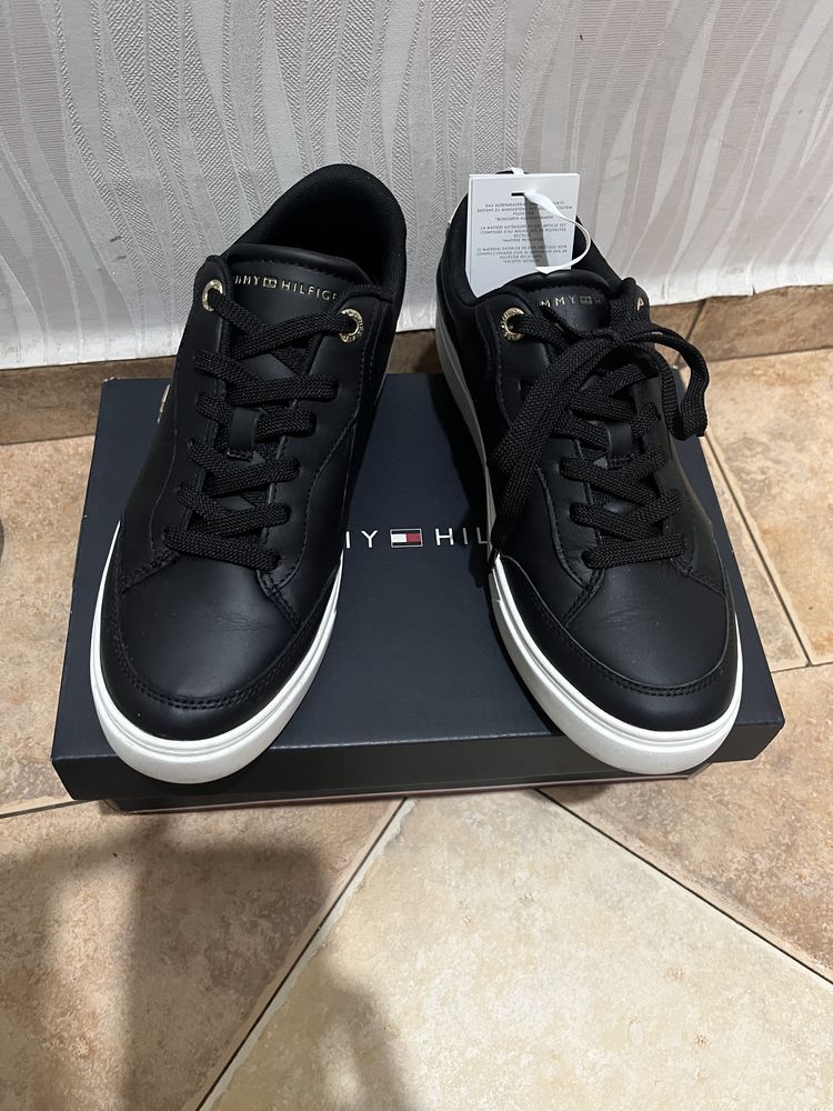 Tommy Hilfiger - 38номер