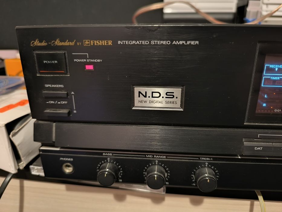 Усилвател Fisher CA-915