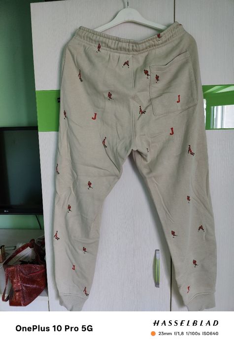 vand pantaloni trening brand Jordan