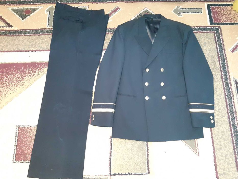 Costum cadru militar de marină