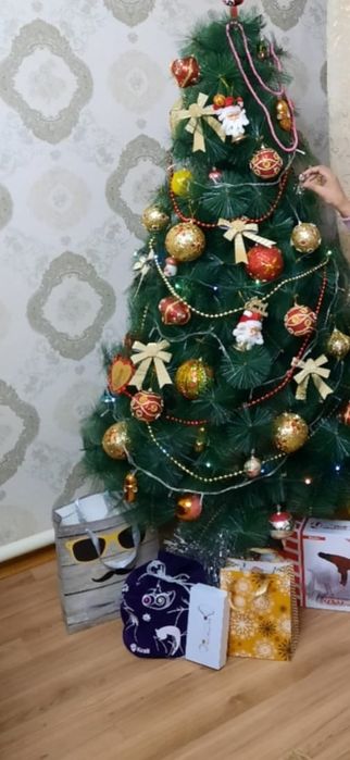 Искусственная новогодняя елка