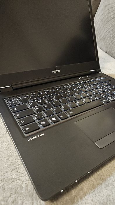 Fujitsu u747, i5 6200u, 16gb ddr4, 256gb NVME