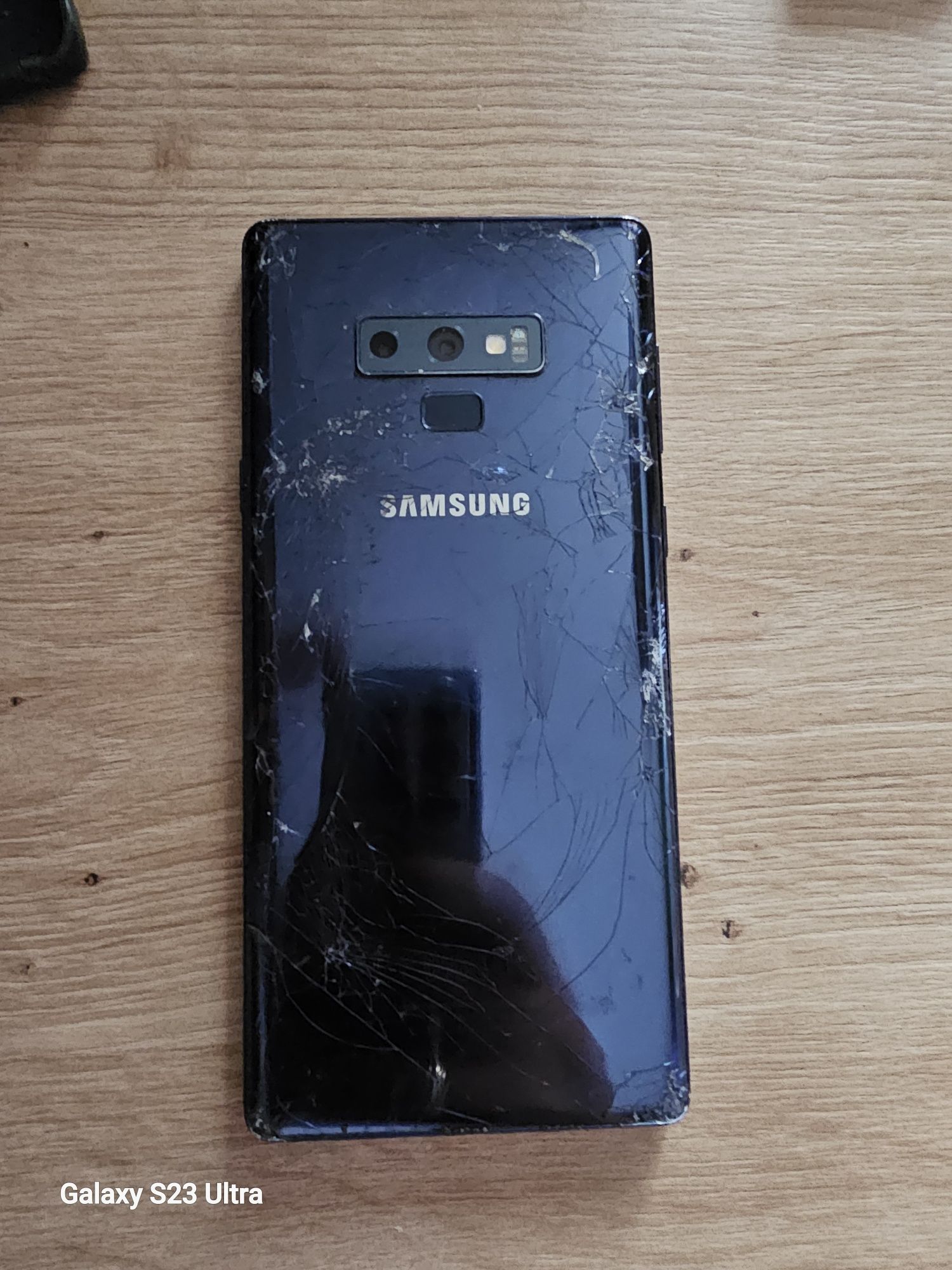 Продавам Samsung note 9