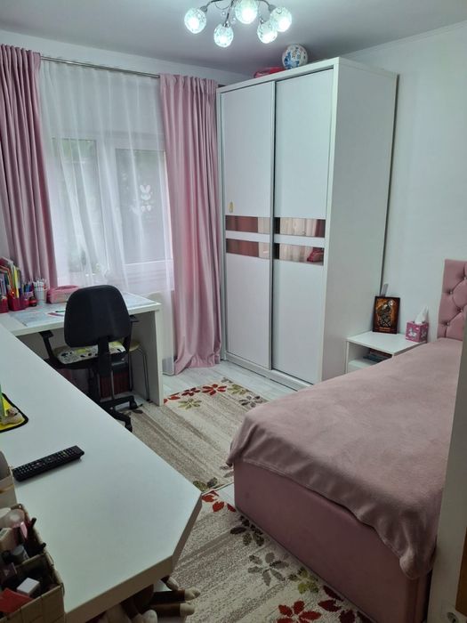 Apartament 4 camere, decomandat, Trivale-2 locuri de parcare+boxă