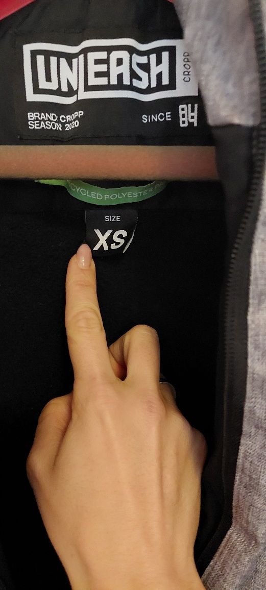 Продавам мъжко яке XS