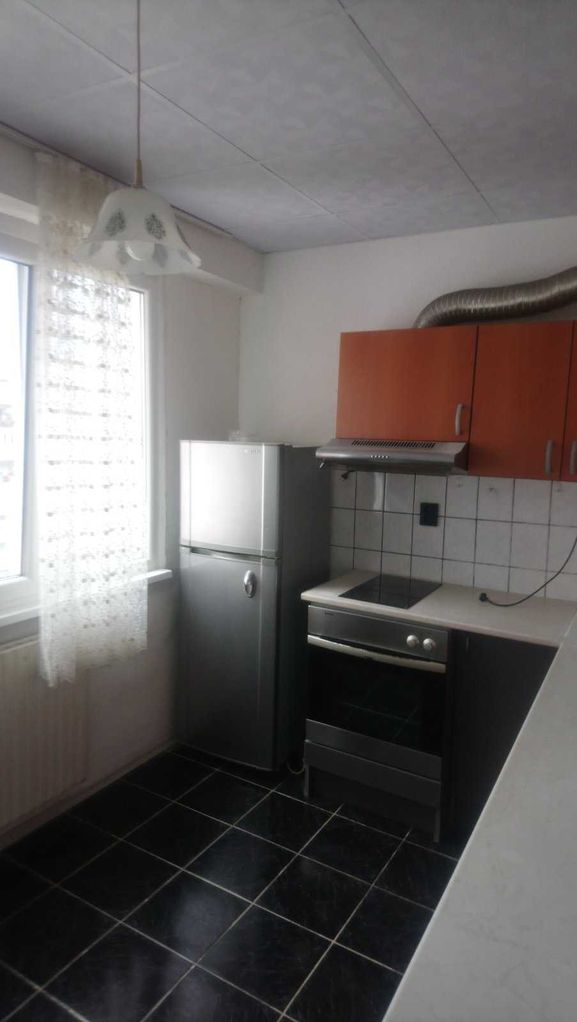 Дава се под наем Едностаен апартамент в Перник, Изток - 45 кв.м за 244.8 € - Снимка #1