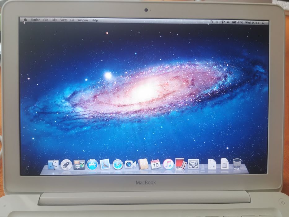 Apple MacBook A1342