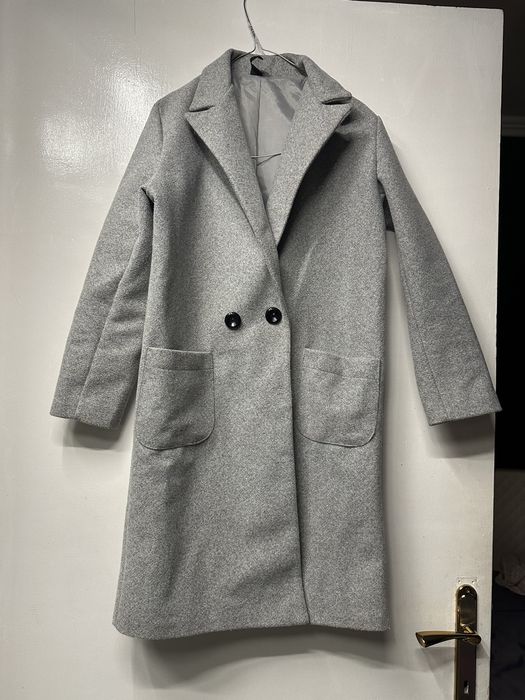 Сиво зимно палто