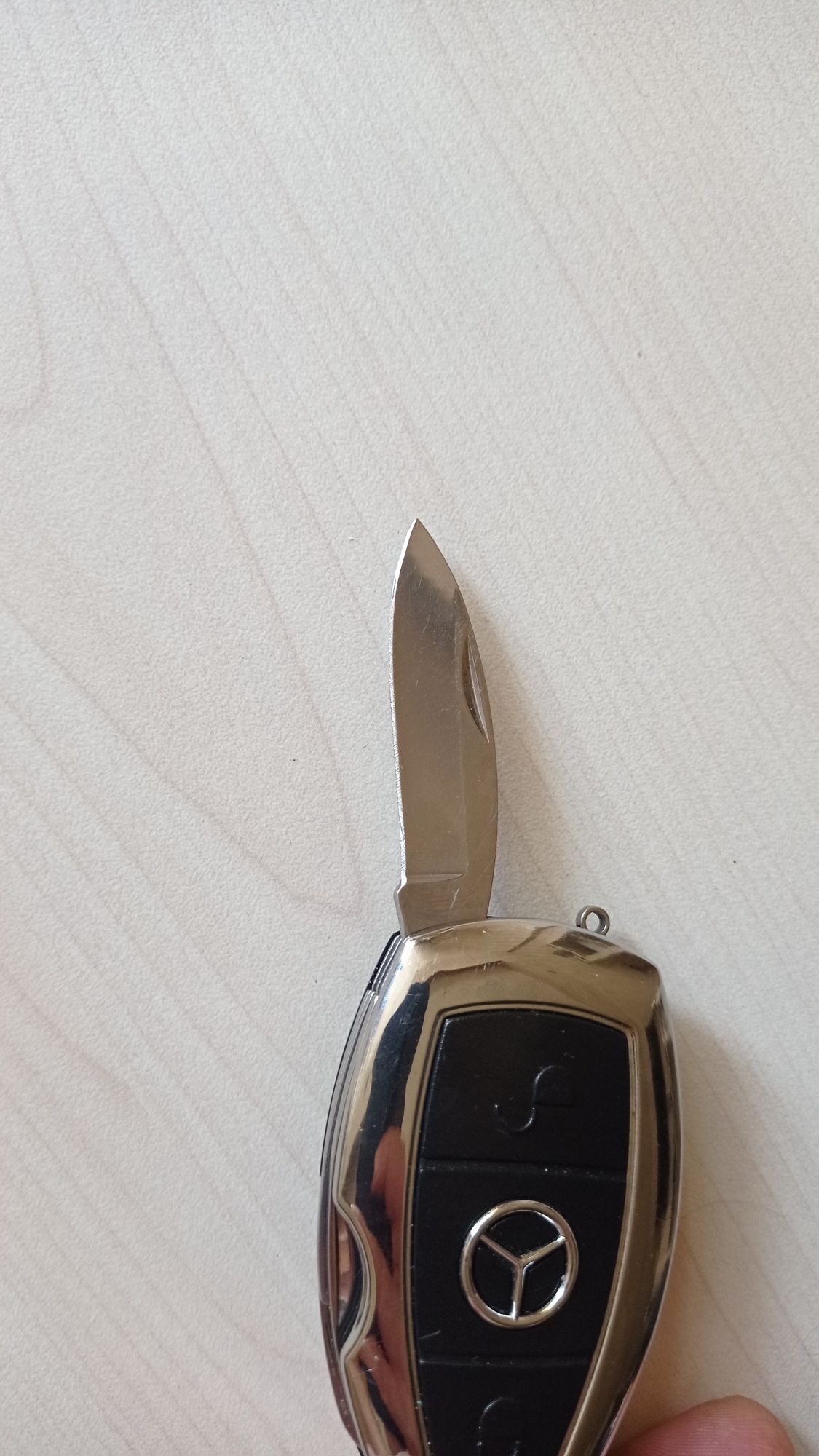 Специално проектирани джобен нож Mercedes произведен в ограничен брой