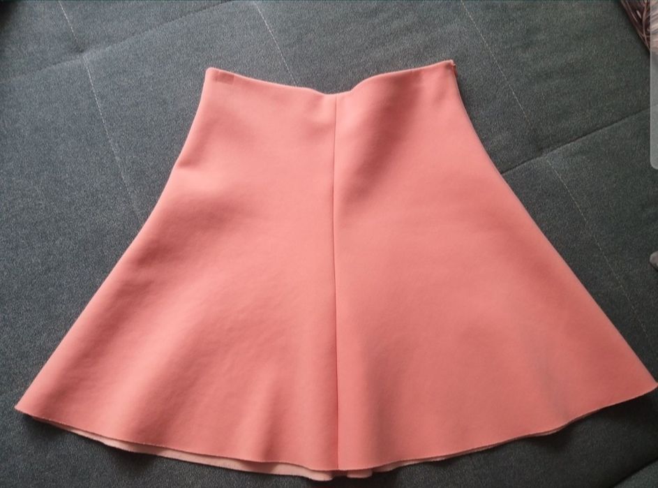 Fusta roz marca Zara