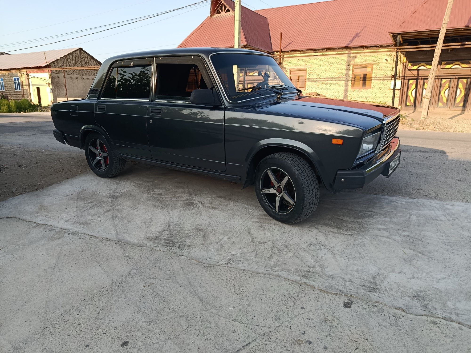 Vaz 2107 sotiladi