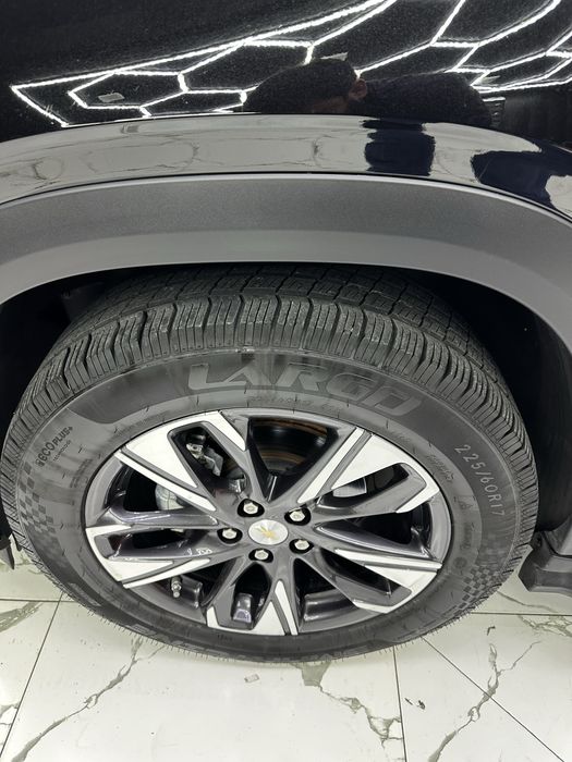 Chevrolet tracker 2 premier 2023 qora rang propan