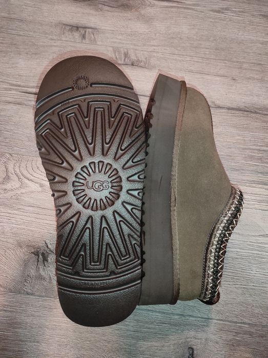 Vând Ugg marimea 40