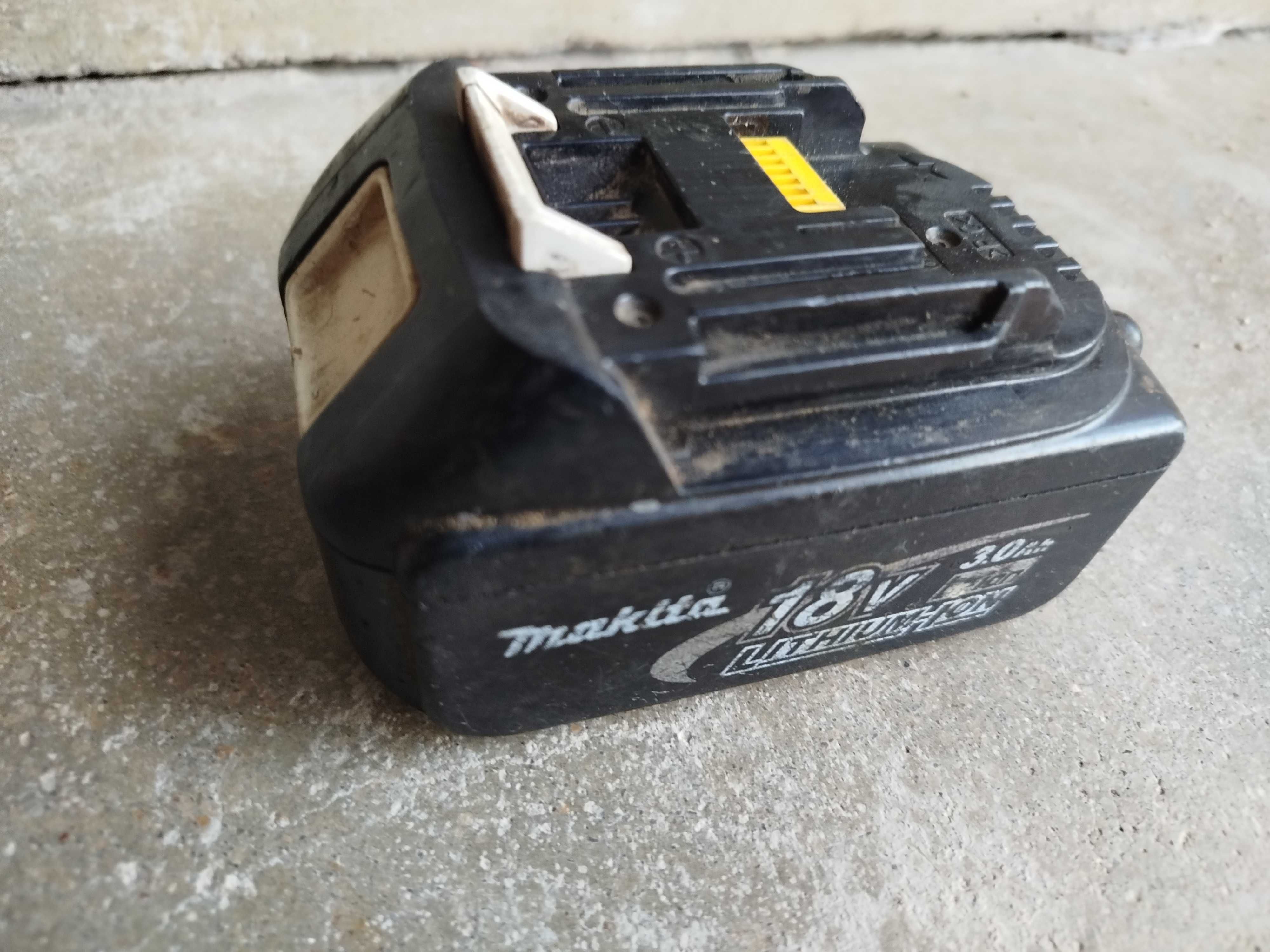Батерия BOSCH и MAKITA волта 5 и 3 ампера -за ремонт