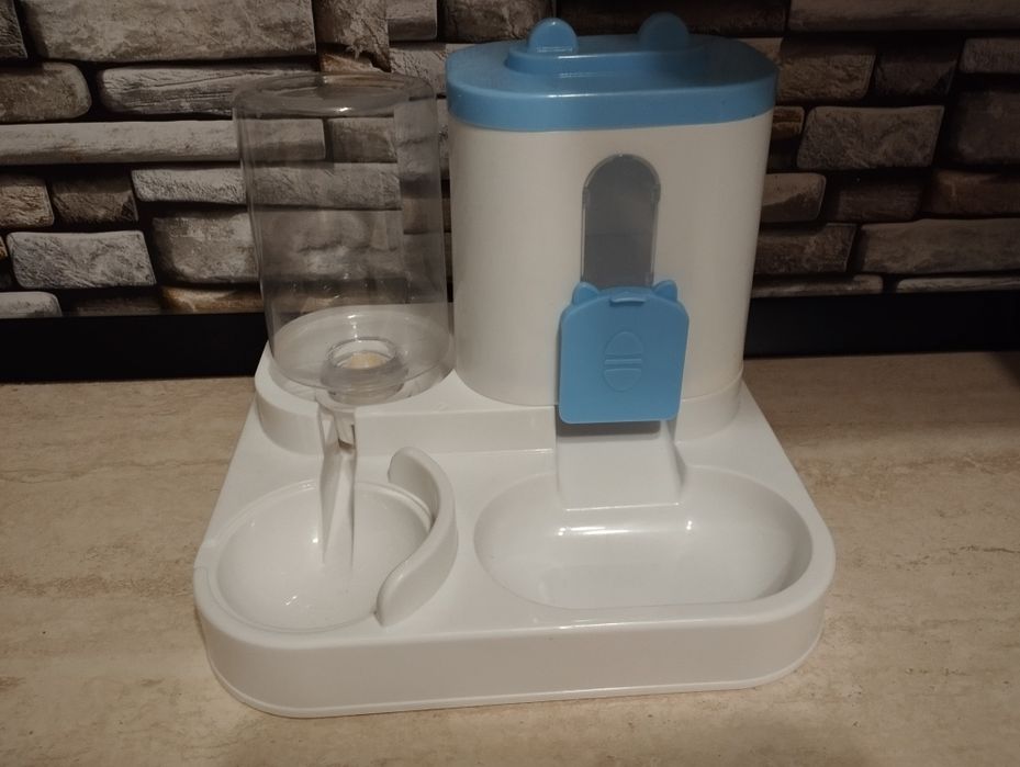 Dozator apa si hrana pisici