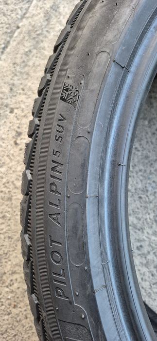 4 anvelope iarna ca si noi Michelin 255/40/21.Pretul este pe bucata.