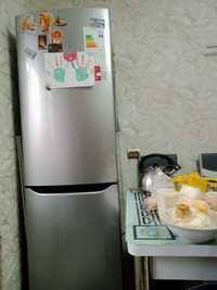 Холодильник LG Серого цвета
