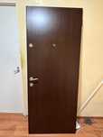 Vand usa metalica culoare maro