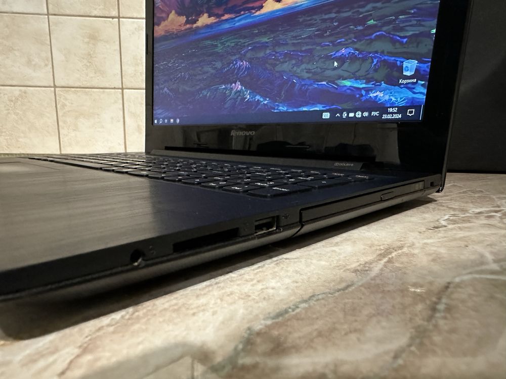 Lenovo Core i3/8GB/SSD+512GB/AMD Radeon 2GB