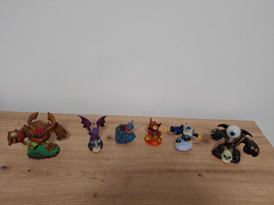 Vand lot cu 6 figurine originale Skylander