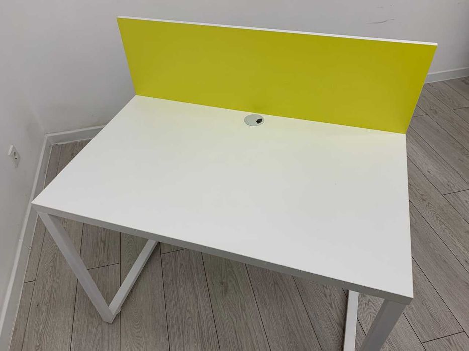 Столы белые офисные 100х120, высота 75. 6 штук.