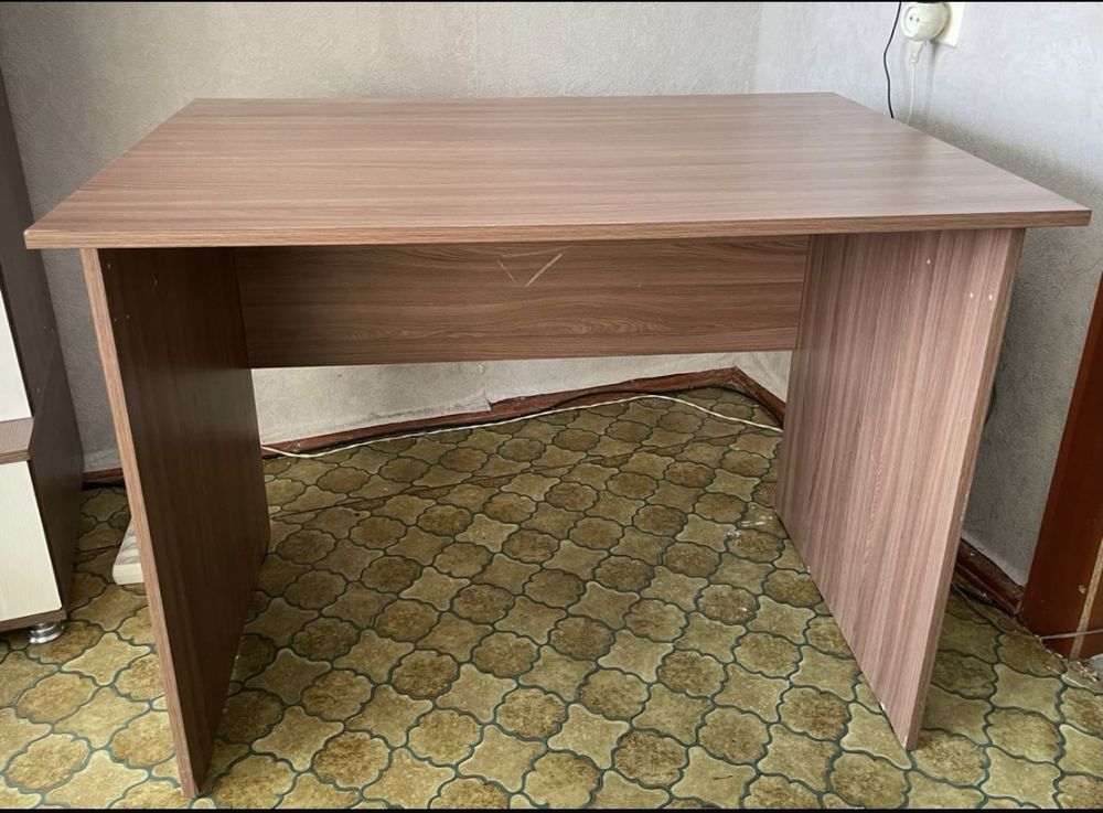 Продам компьютерный стол