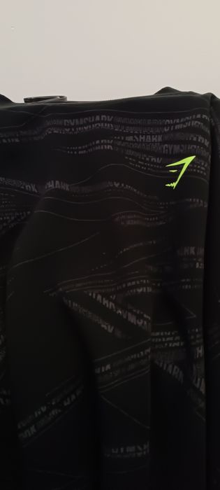 Продавам блуза/суичер на известната фитнес марка Gymshark