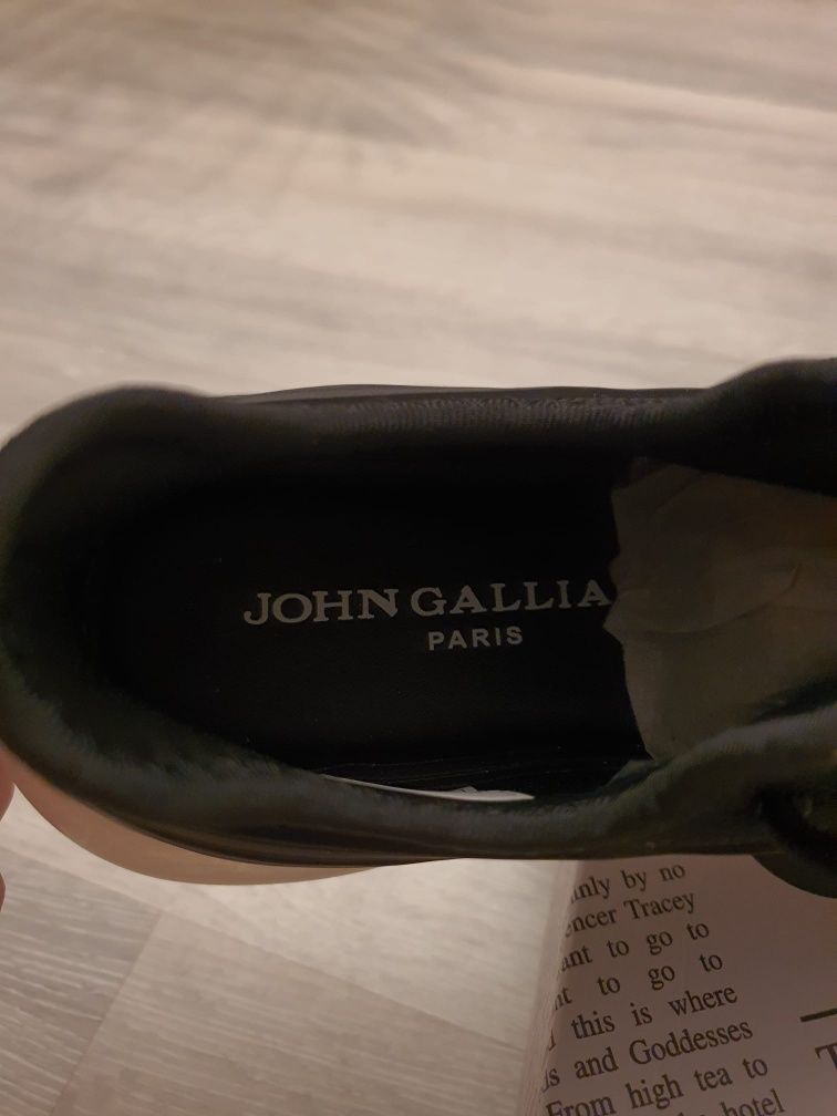 Adidași John Galliano marime 35.  Moncler,Dolce Gabbana,Valentino