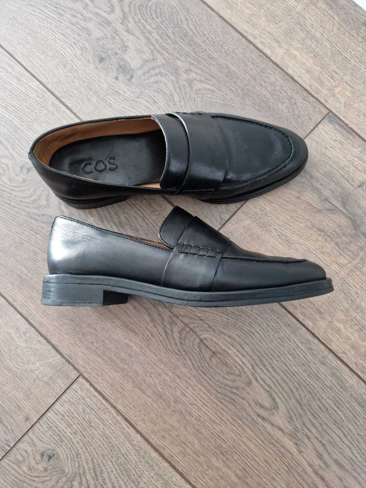 Loafers firma COS din piele