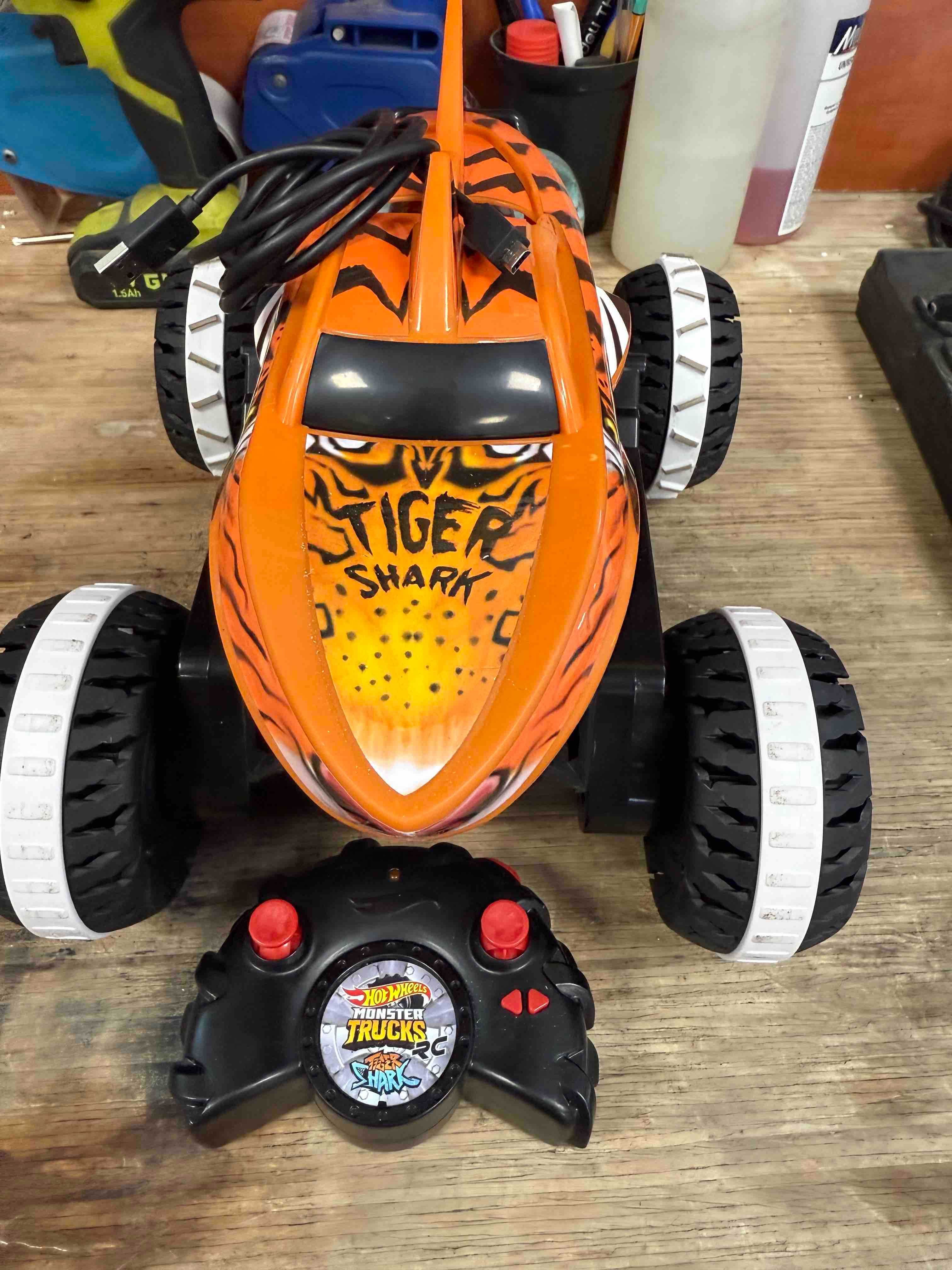 Количка с дистанционно управление, Мащаб 1:15 Tiger Shark RC