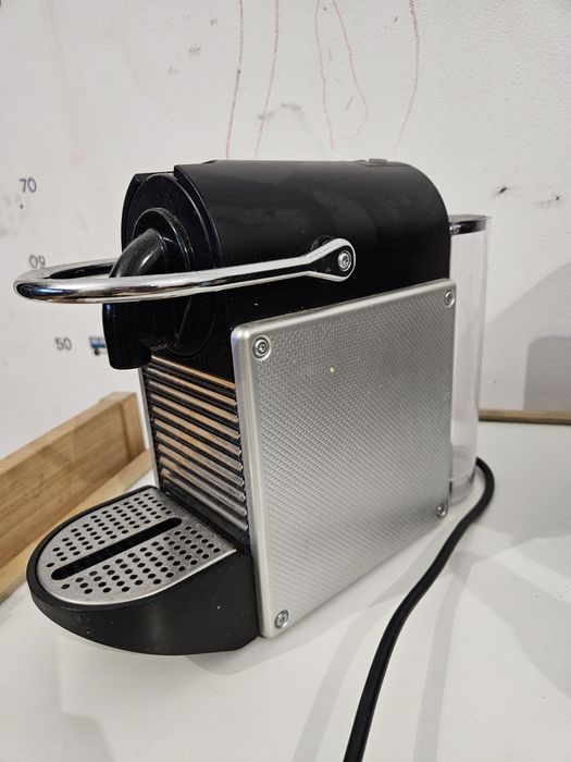 Vând expresor Nespresso Pixie