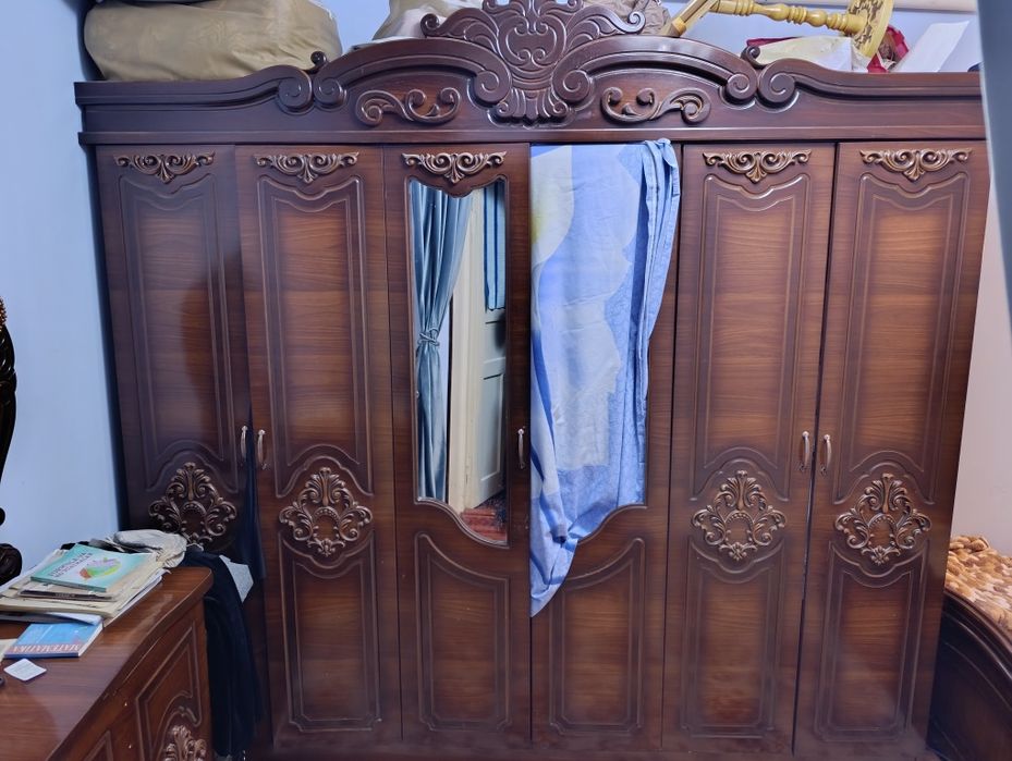 Spalniy garnitur sotiladi