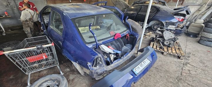 Lampa / Tripla stop dreapta pe aripa Dacia Logan prima generatie