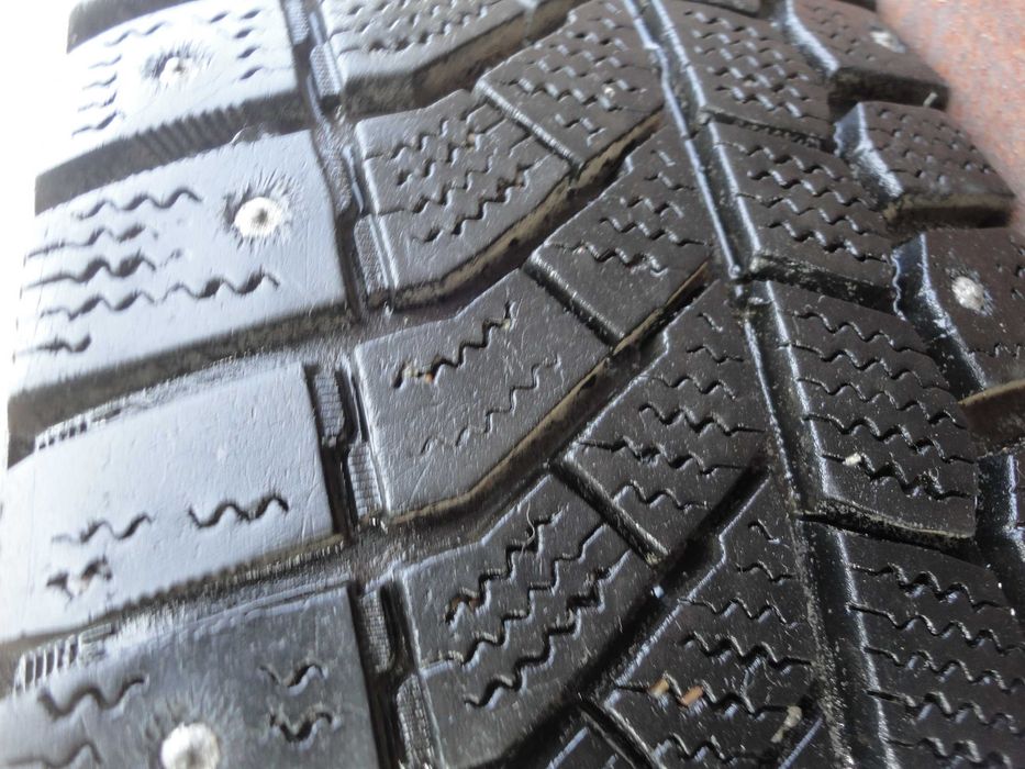 Продам шипованную автошину