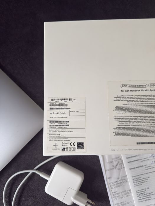 Macbook 2020 m1 256ssd