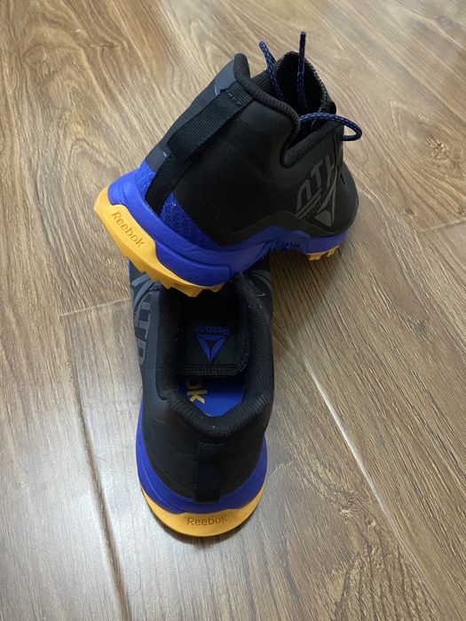 Adidasi Reebok cu crampoane M:42