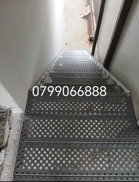 Scări metalice zincate
