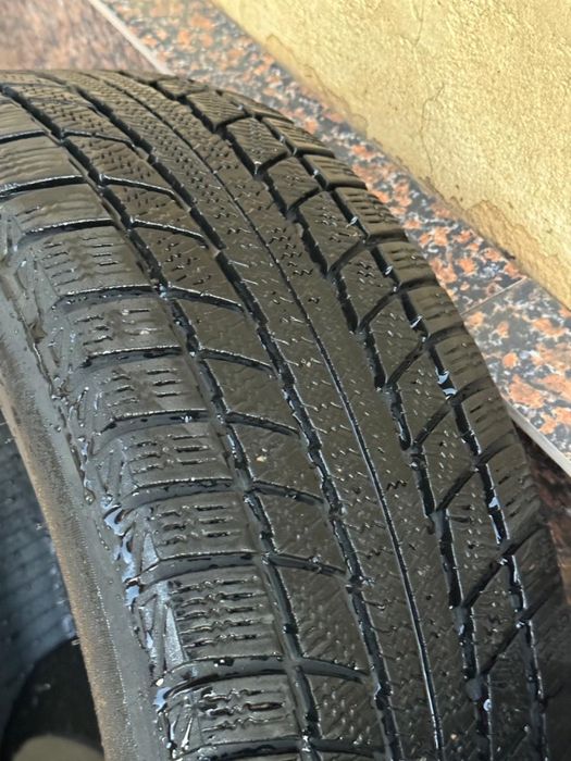 Зимний шина 215 / 55 / 17