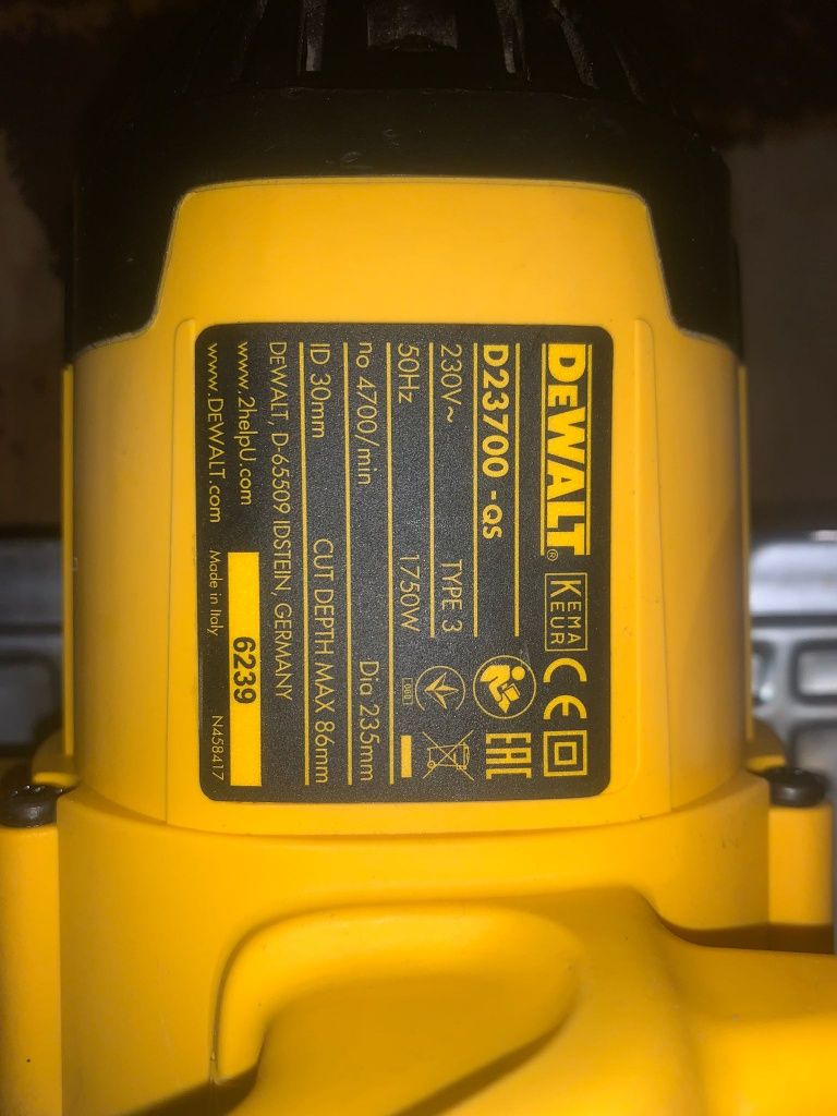 Vând circular DeWalt