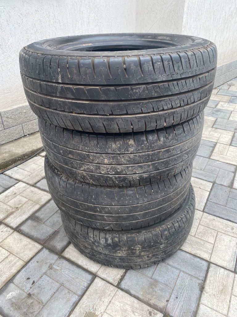 Vand Anvelope Michelin Agilis 4x 225/65R16C 112/110 R 95% Bune!