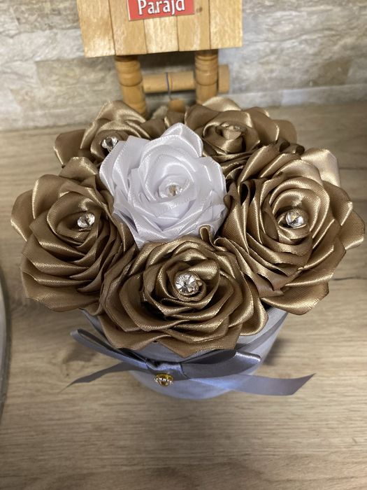 Trandafiri din satin