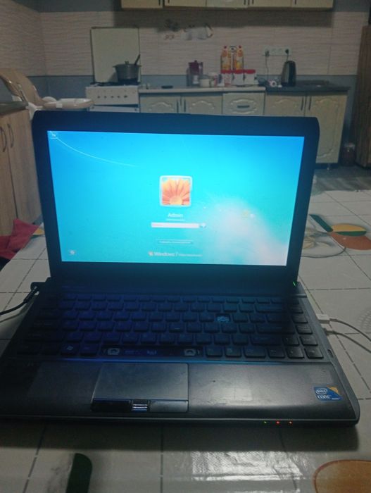 Продам ноутбук windows 7