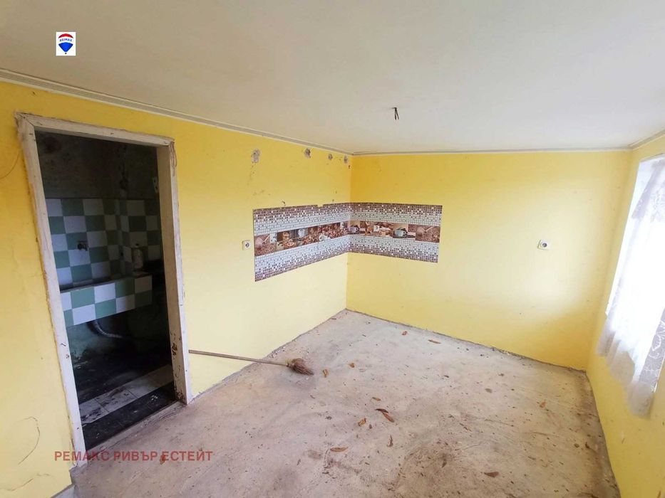 Продава се Къща в с. Бъзън, Област Русе - 119 кв.м за 302 €/кв.м - Снимка #4